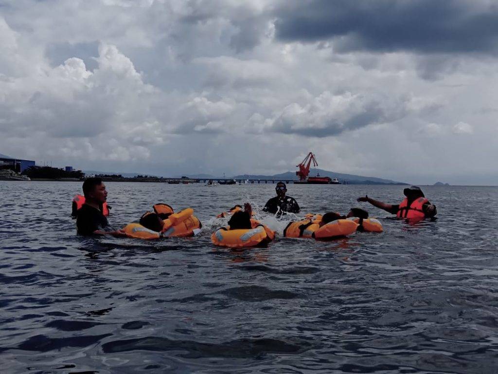survival di laut